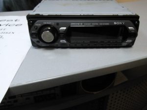 Магнитола Sony CDX-GT300EE - не включается, не реагирует на управление