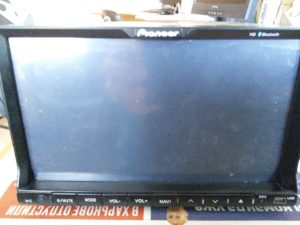 Магнитола Pioneer PI-803 - не показывает экран